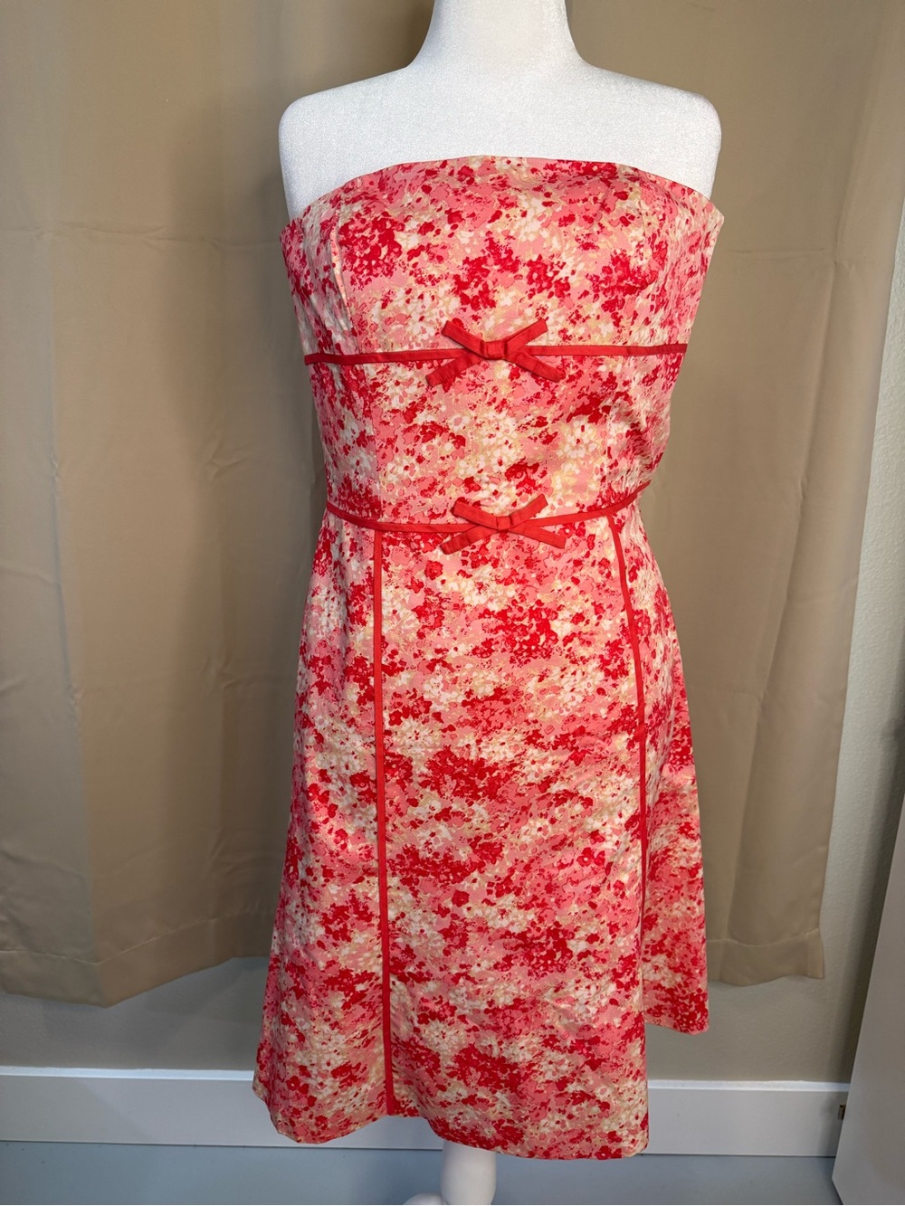 Ann‎ Taylor Floral Strapless Stuctured Cocktail Dress in Red and Cream